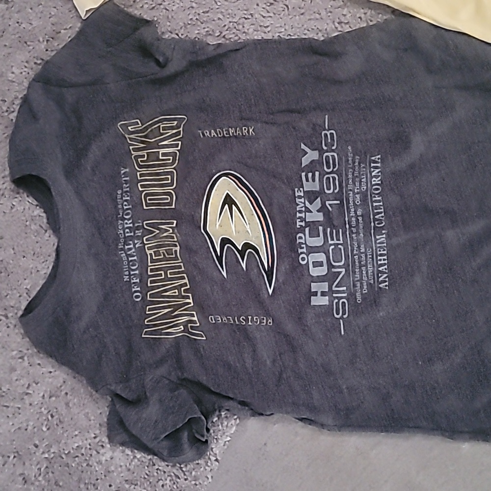 Womens large Anaheimg Ducks tshirt
